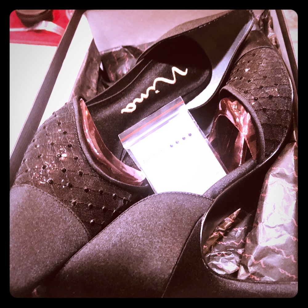 Nina pumps size 8
